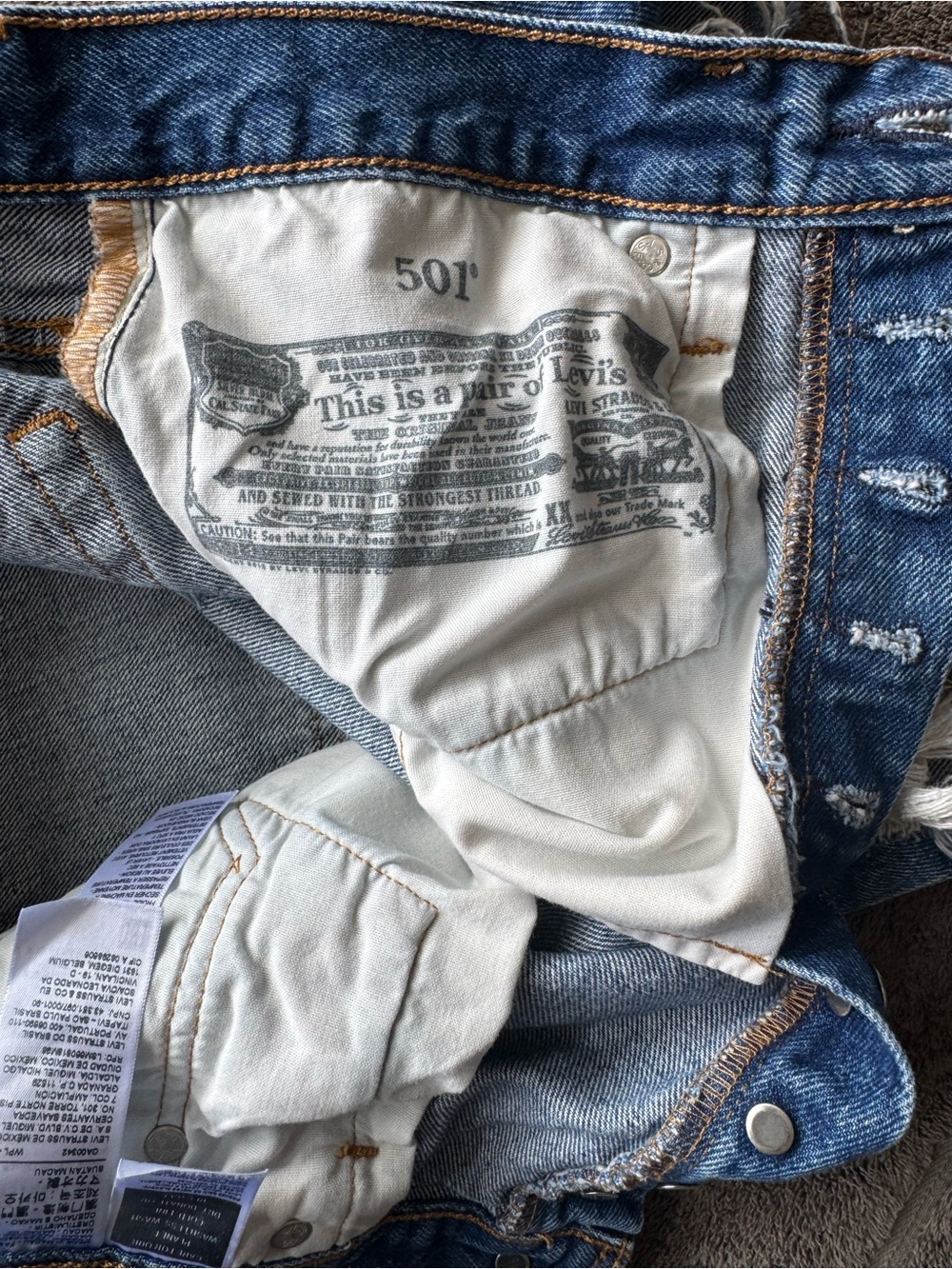 Levi's 501 Classic Blue Straight Denim Jeans Shorts-size W28 - Picture 11 of 11